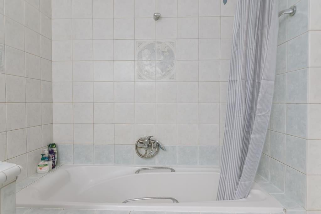 Sunny Apartment For Couples & Friends In Centre Ираклион Экстерьер фото