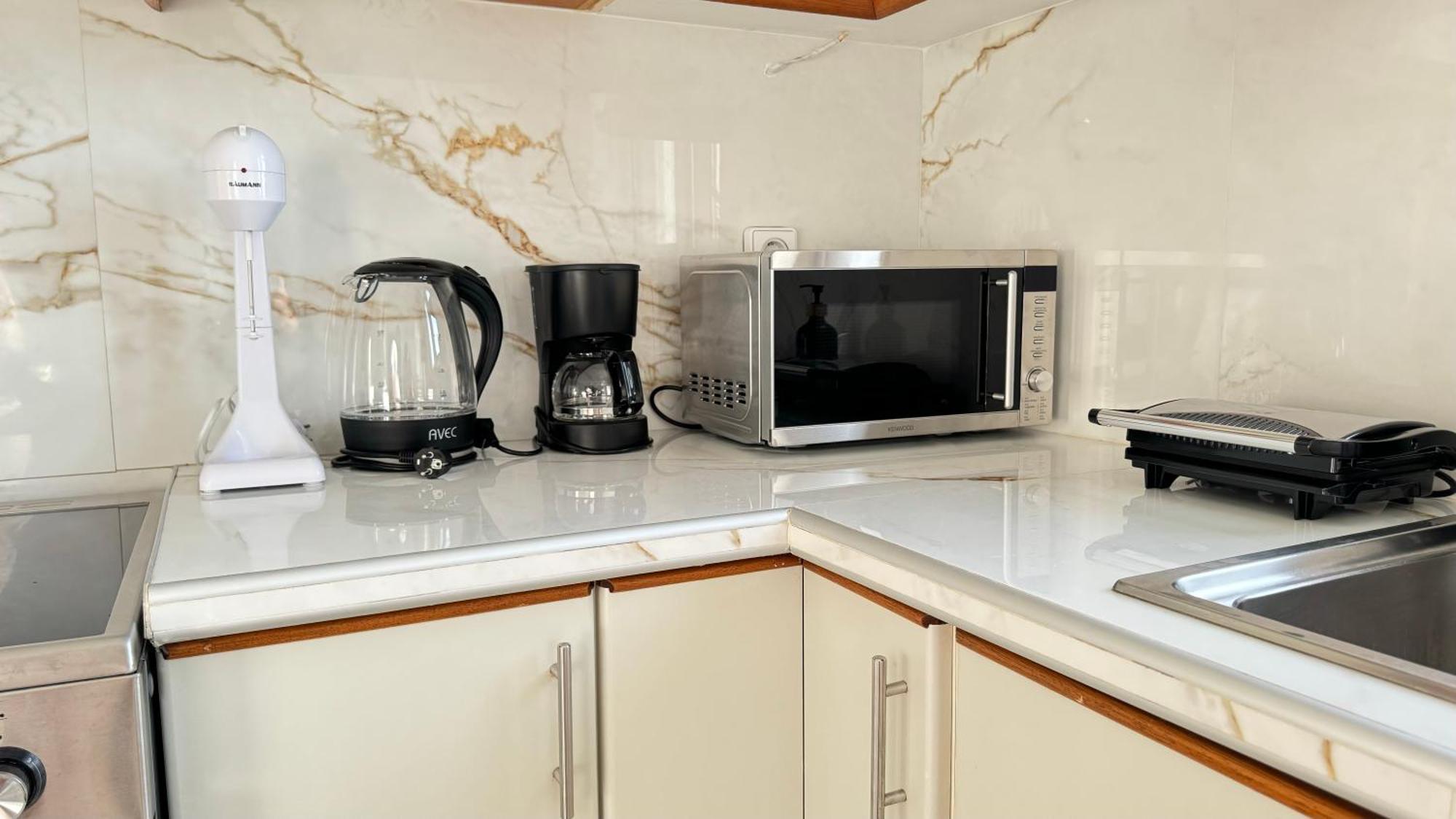 Sunny Apartment For Couples & Friends In Centre Ираклион Экстерьер фото