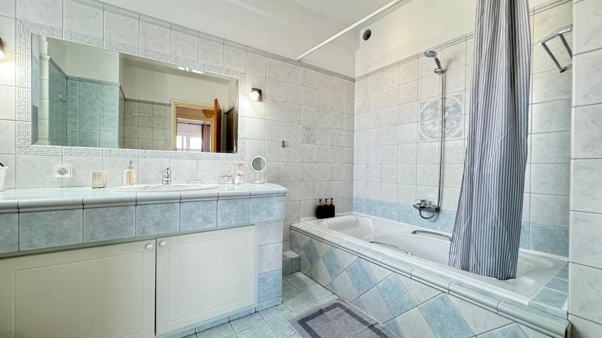 Sunny Apartment For Couples & Friends In Centre Ираклион Экстерьер фото