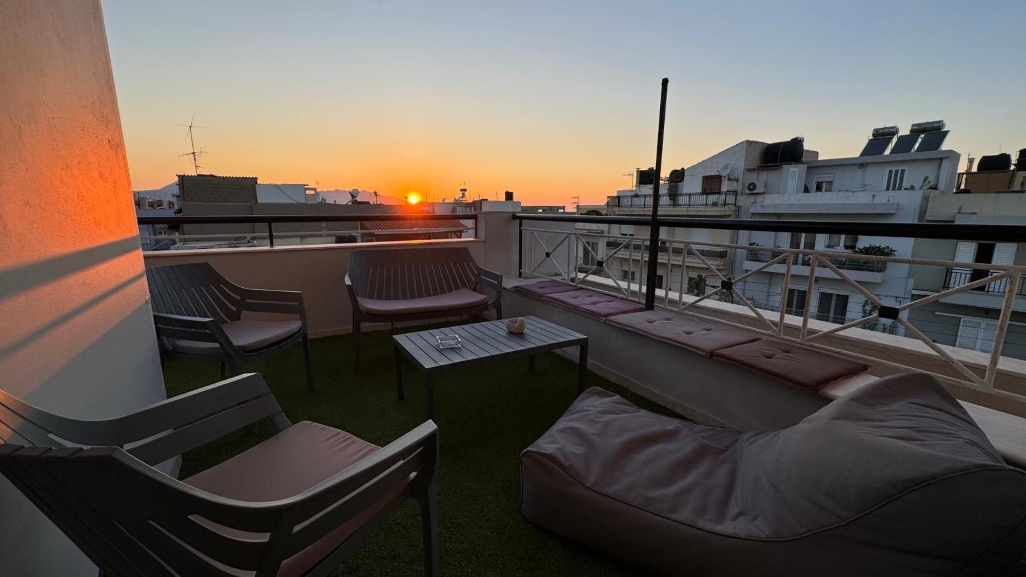Sunny Apartment For Couples & Friends In Centre Ираклион Экстерьер фото